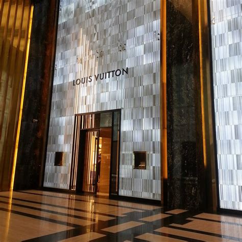 louis vuitton kuwait.